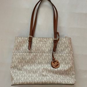 Micheal Kors Purse
